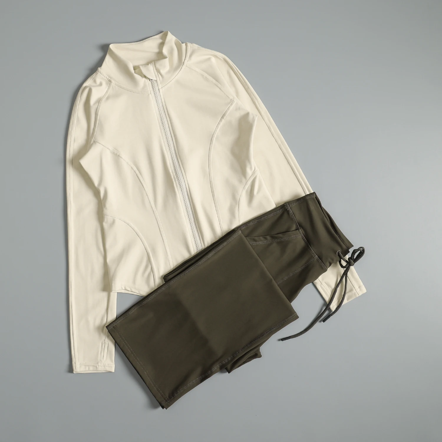 秋と冬の女性用ヨガウェアセット、高級朝ランニングワークアウトフィットネスウェア、ファッショナブルな痩身効果