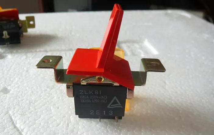 

Оригинальный новый 100% ZLK81 6A250VAC кнопочный переключатель 4pin 2 шестерни с резиновым рукавом встряхивание переключатель