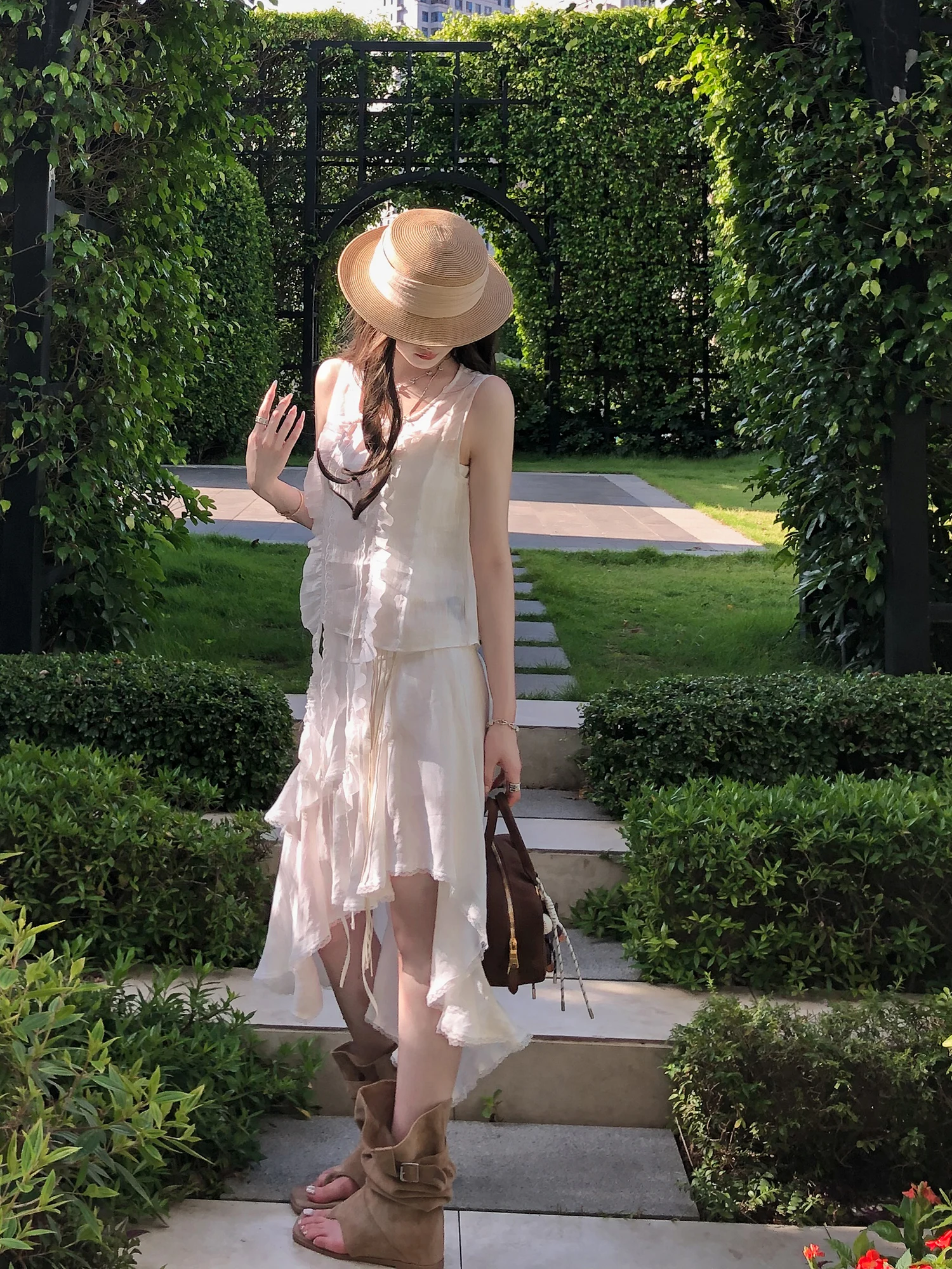 

Ele White Asymmetrical Skirt Women's Summer Design Sense Midi Skirt High-End Feeling Very Attractive Versatile Personalit...