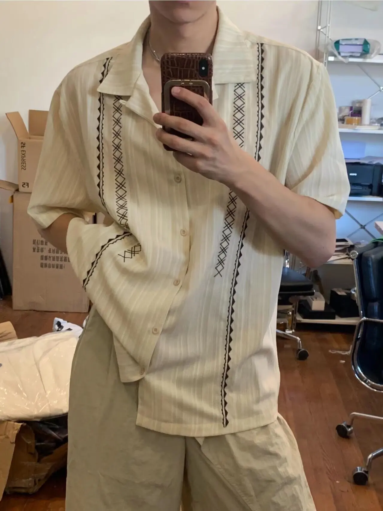 

American Sle High Street Cuban V-Ne Embroidered Striped irt Men Women Summer INS Hong Kong Sle Hawaii ort Sve Top