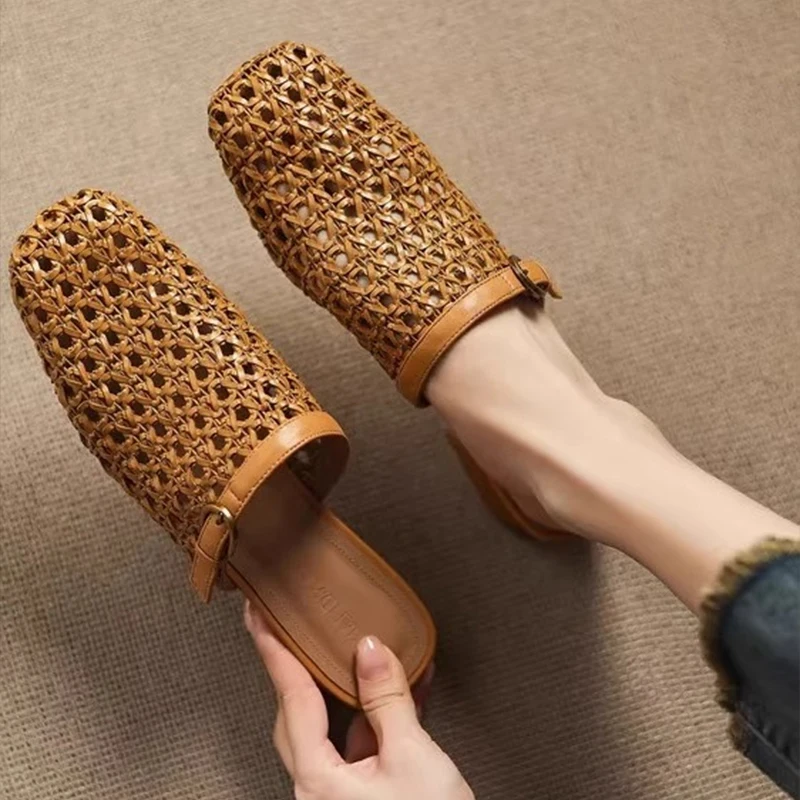 Modische, atmungsaktive, ausgehöhlte Baotou-Slipper für Damen – Neue, lässige Mesh-Halbschuhe mit eckiger Zehenpartie und einem Riemen – Detail 9