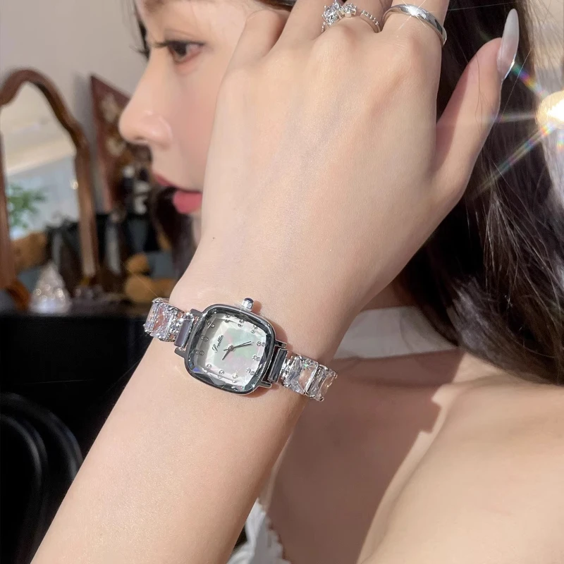 Classic trend women's watch simple and elegant waterproof 2025 new quartz watch birthday gift