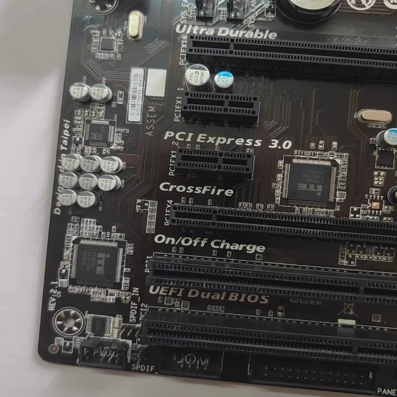 Used for Gigabyte B85-HD3 LGA1150 DDR3 four memory, integrated HDMI/DVI/VGA main board function is normal, with baffle