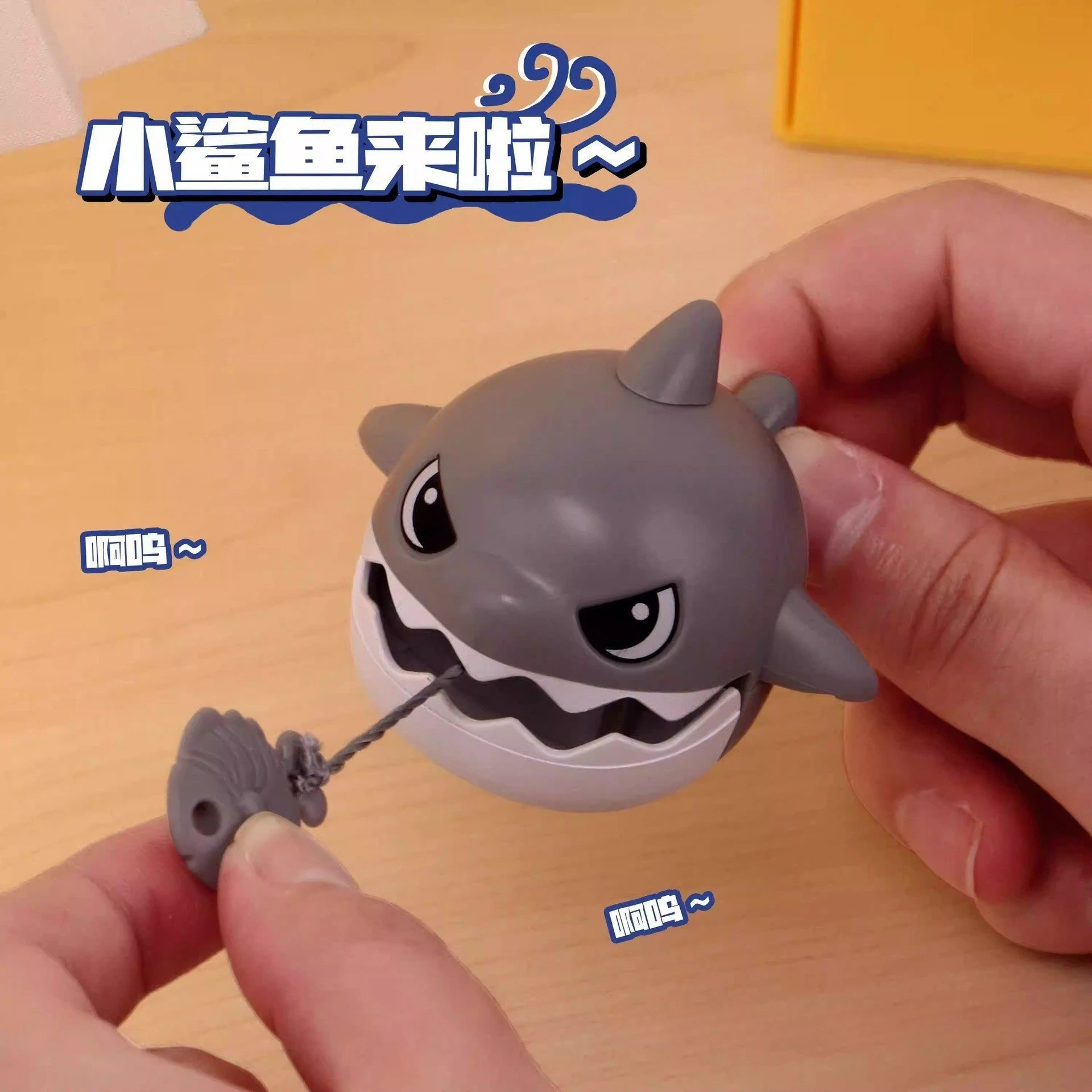 Porte-clés requin à tirer interactif, 1 pièce, breloque de sac, jouet anti-Stress, Action mordante, nouveauté, cadeau