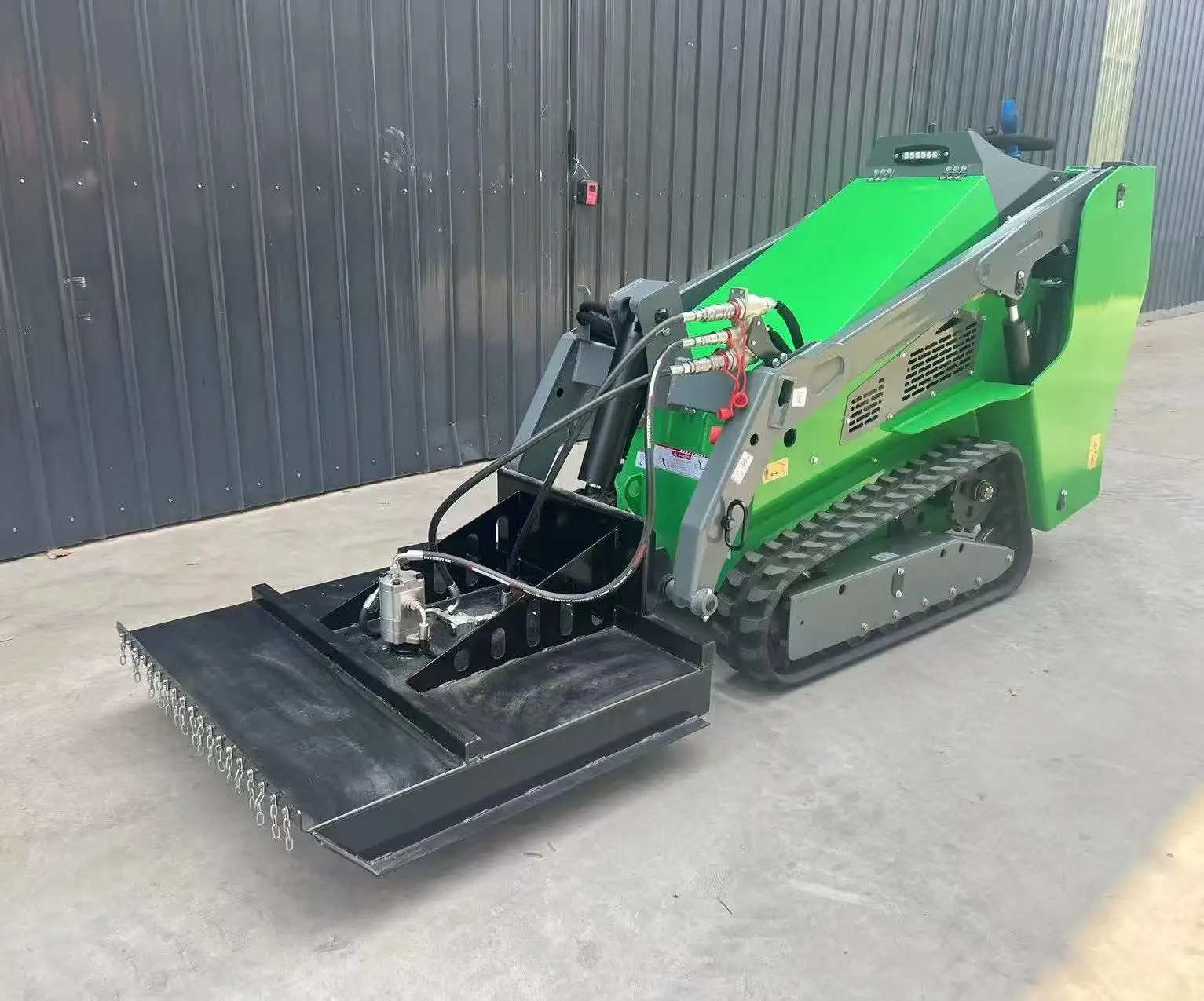 저렴한 신형 소형 정원 로더 트랙형 미니 스키드 로더 버킷 포함 60% 할인 판매 1년 보증