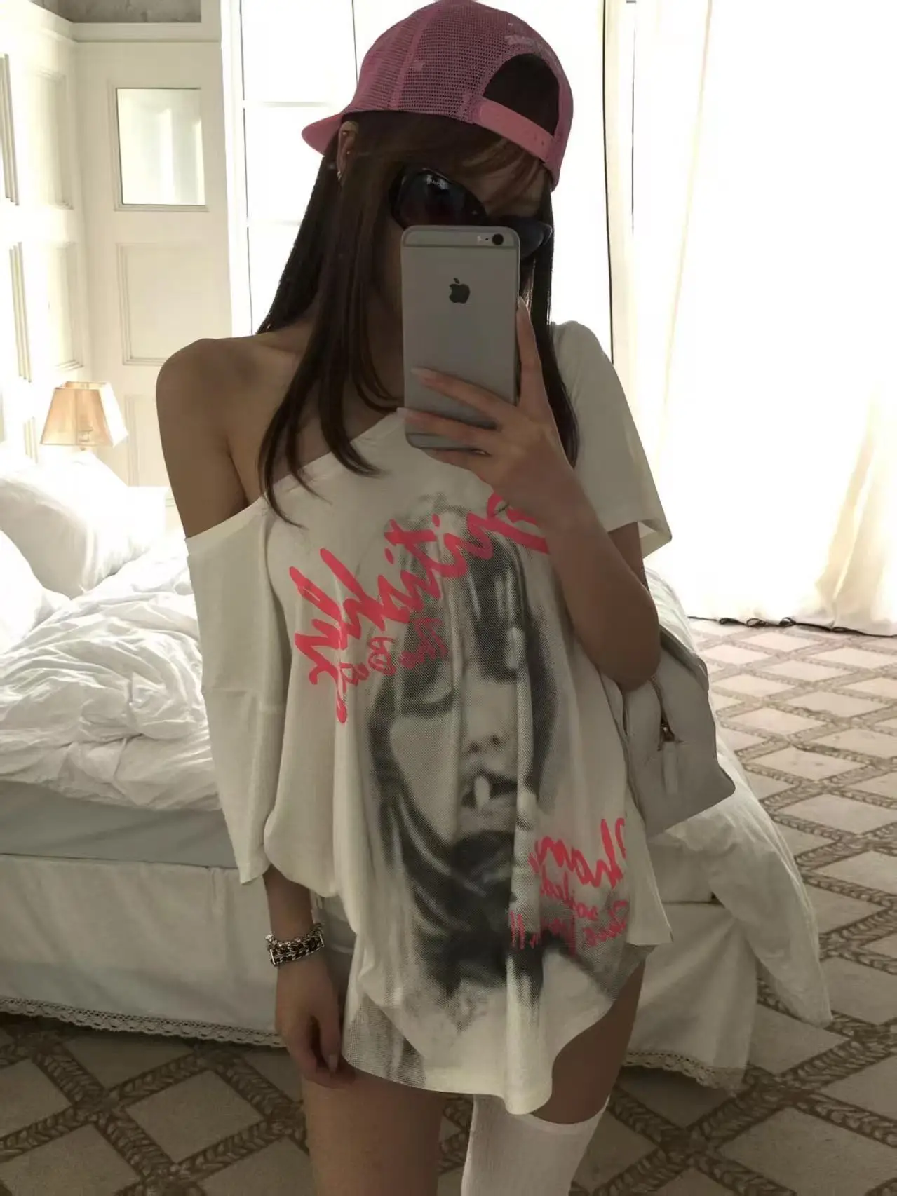 Retro Slanted Off Shoulder Tee White Washed Figure Graphic Pink Cursive Letter Oversized Y2K Aesthetic Casual Street Summer Top