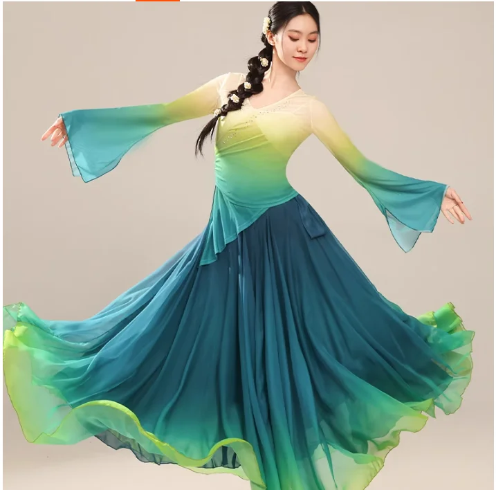 

Elegant Classical Dance Costumes With Modern Yarn Clothing