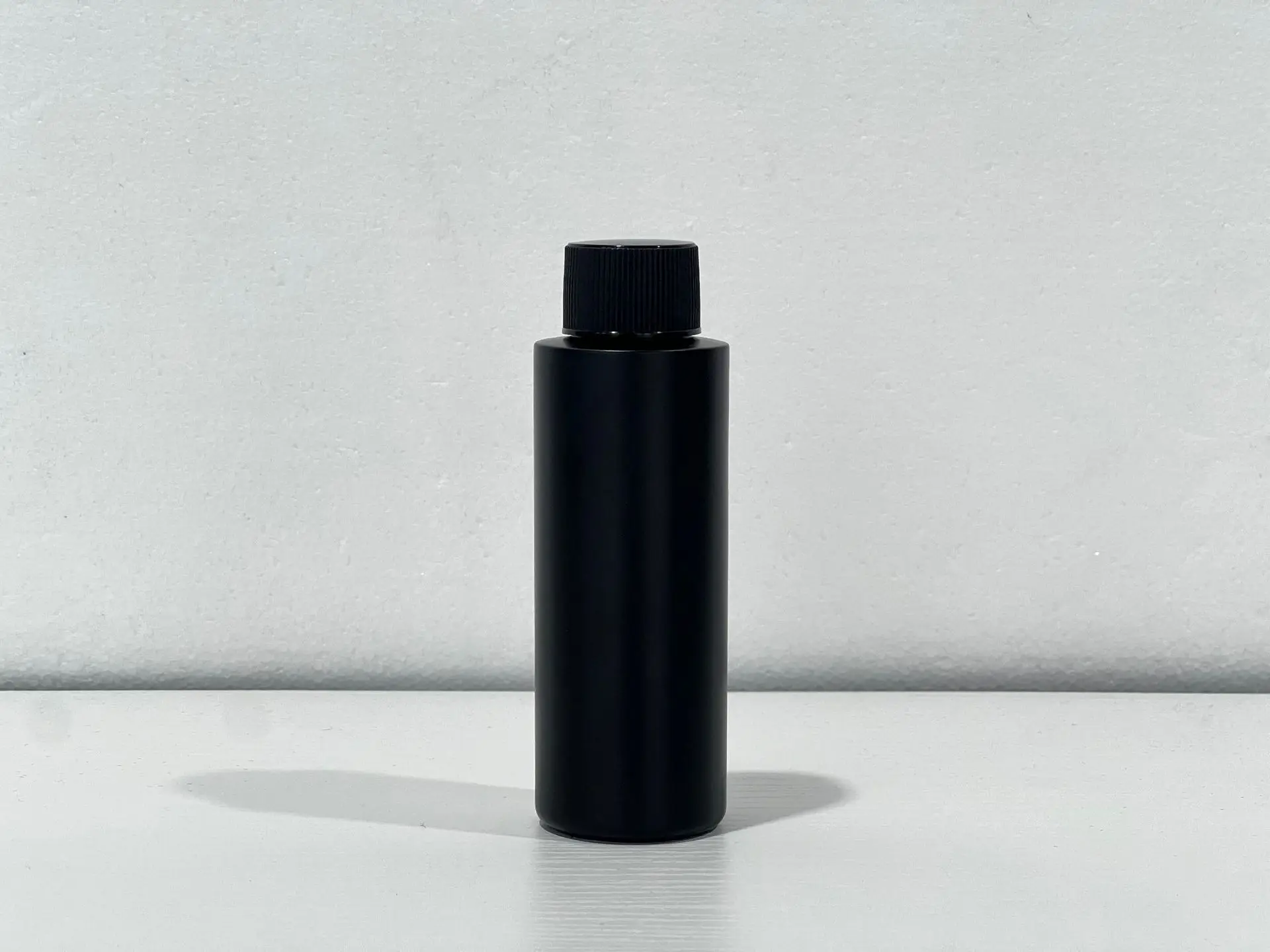 Cilindro redondo de HDPE negro/natural, botella suave de plástico de 30ml/100/200/250ml/500ml, con giro, tapa superior de boca puntiaguda para pegamento Uv