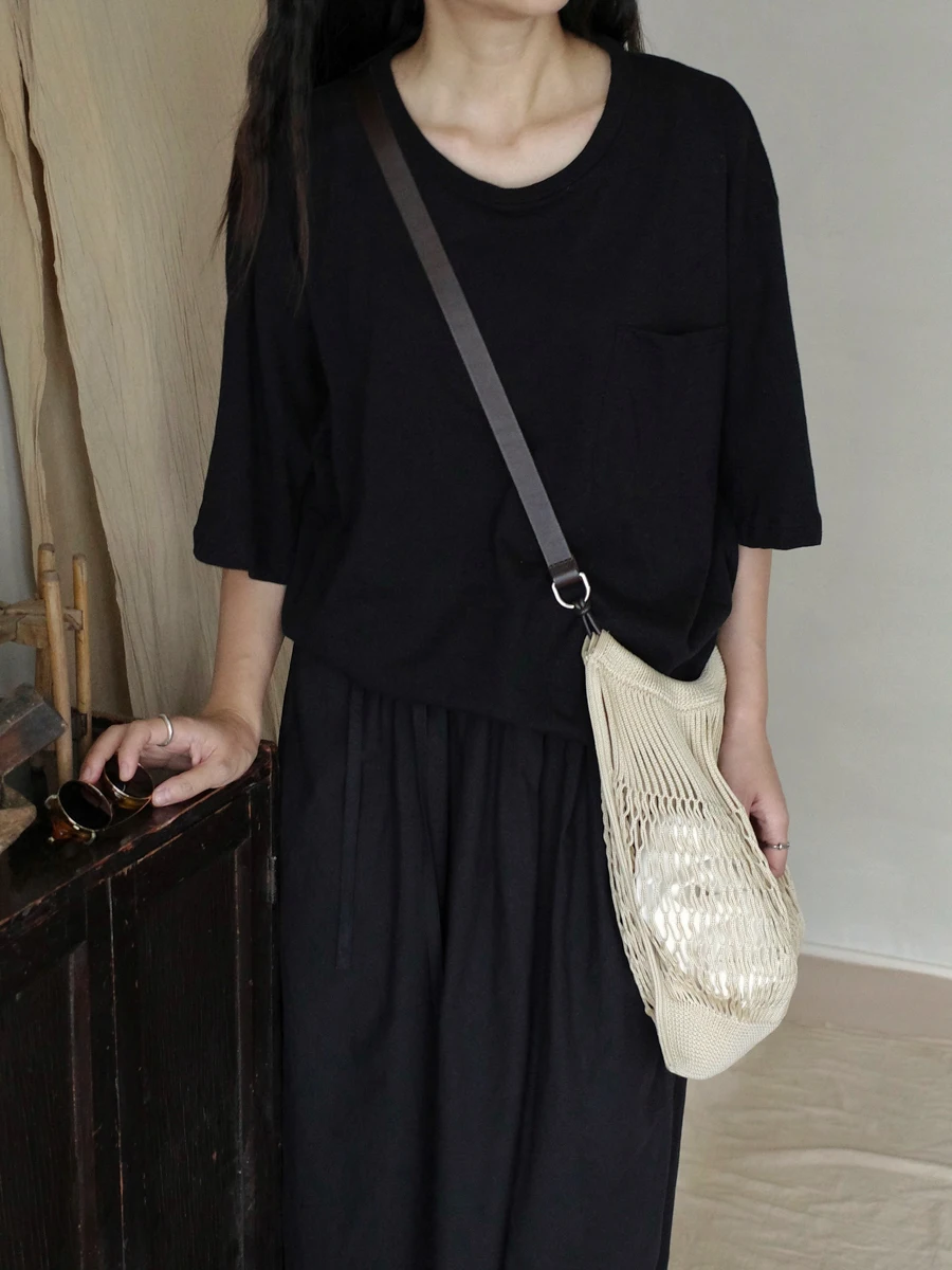 

Хлопково-льняная футболка свободного кроя с круглым вырезом, манжетами на рукавах и карманом, влагоотводящая, для летних поездок, однотонная