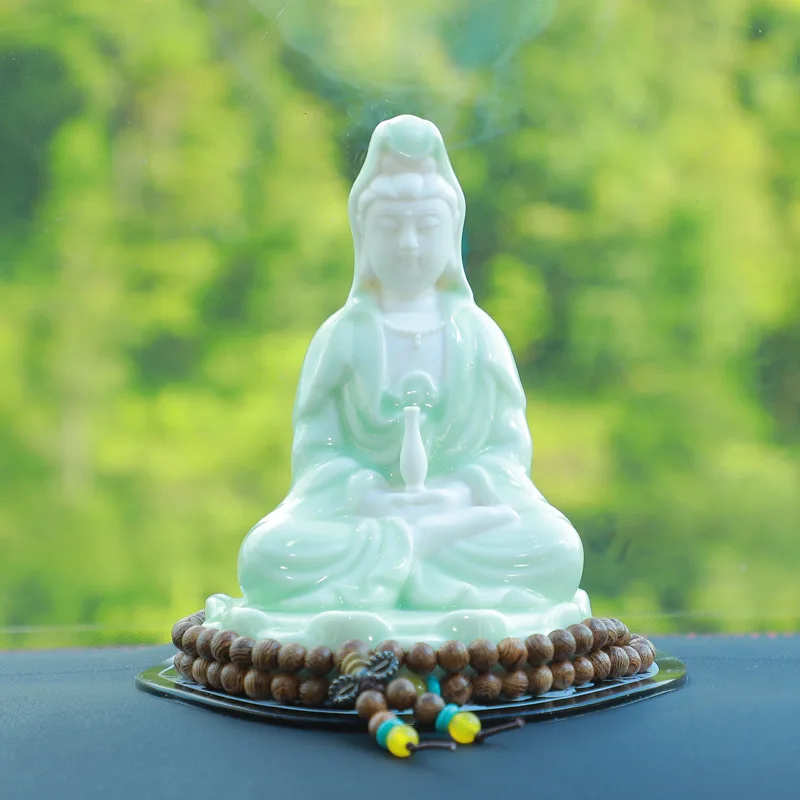 Imagem -05 - Guanyin Bodhisattva Porcelana Buda Estátua Boa Mascote Home Car Shop Bênção Deusa Cartão Dourado Boa Mascote