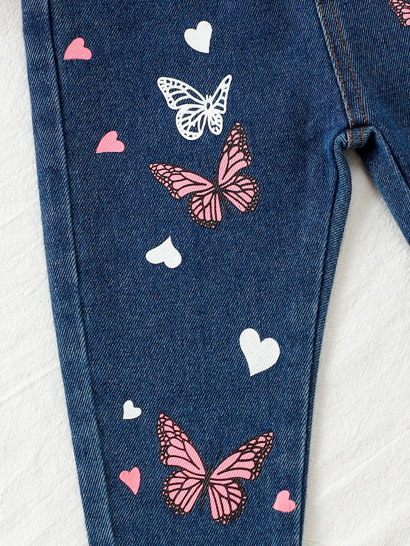 Kinder-Denim-Jeans mit Schmetterlingsdruck, süßer Stil, bequem, verschleißfest, geeignet für die tägliche Outdoor-Freizeitkleidung von Kindern – Detail 6