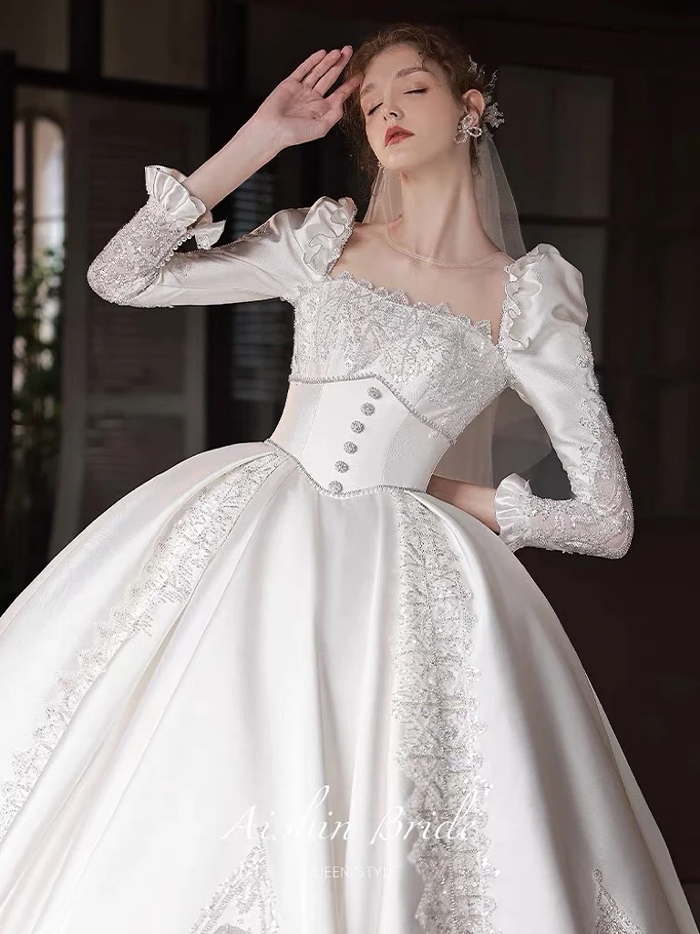 Luxury White Wedding Dresses Backless Crystal Appliqued With Sweep Train Puff Long Sleeves Square Collar Chapel Bridal Gowns