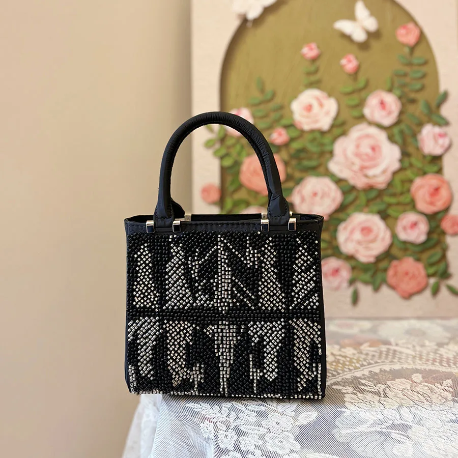 

Light luxury full bead mini portable small square bag handbag PU leather exquisite light luxury metal dinner bag