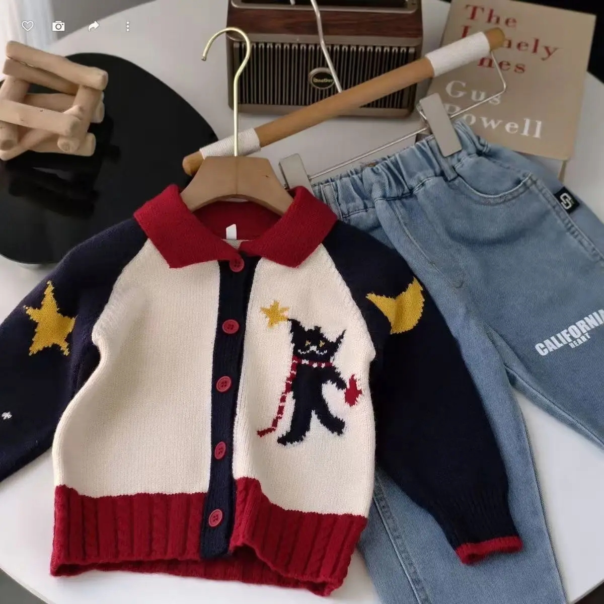 الخريف والشتاء الأطفال البلوز سترة الفتيان الفتيات محبوك الكرتون التلبيب سترة بأكمام طويلة الطفل ضرب اللون الكتف كم