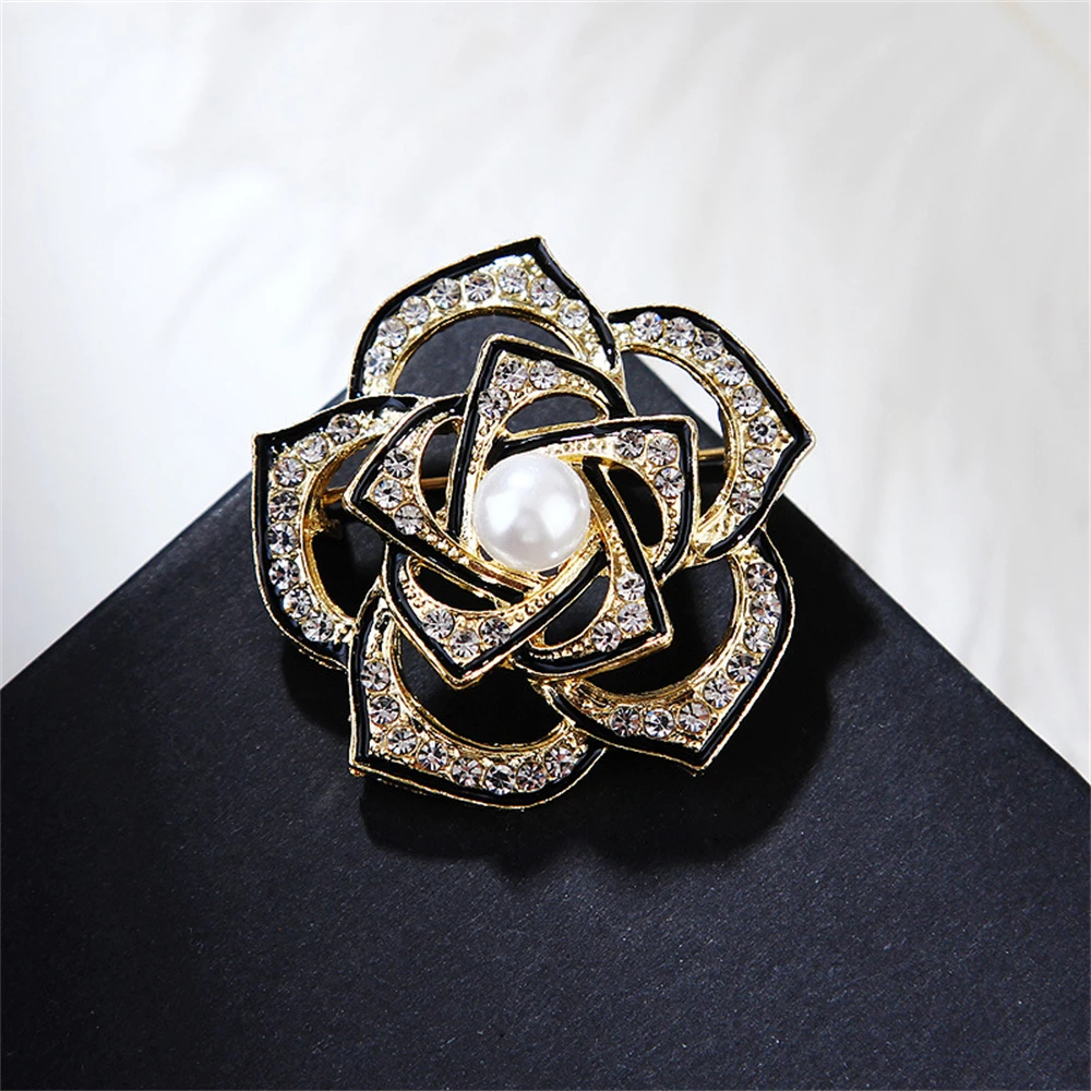 Luxury Crystal 5 Pearls Camellia Brooches for Women Vintage Inlaid Rhinestone Flower Broach Pins Charm Jewelry