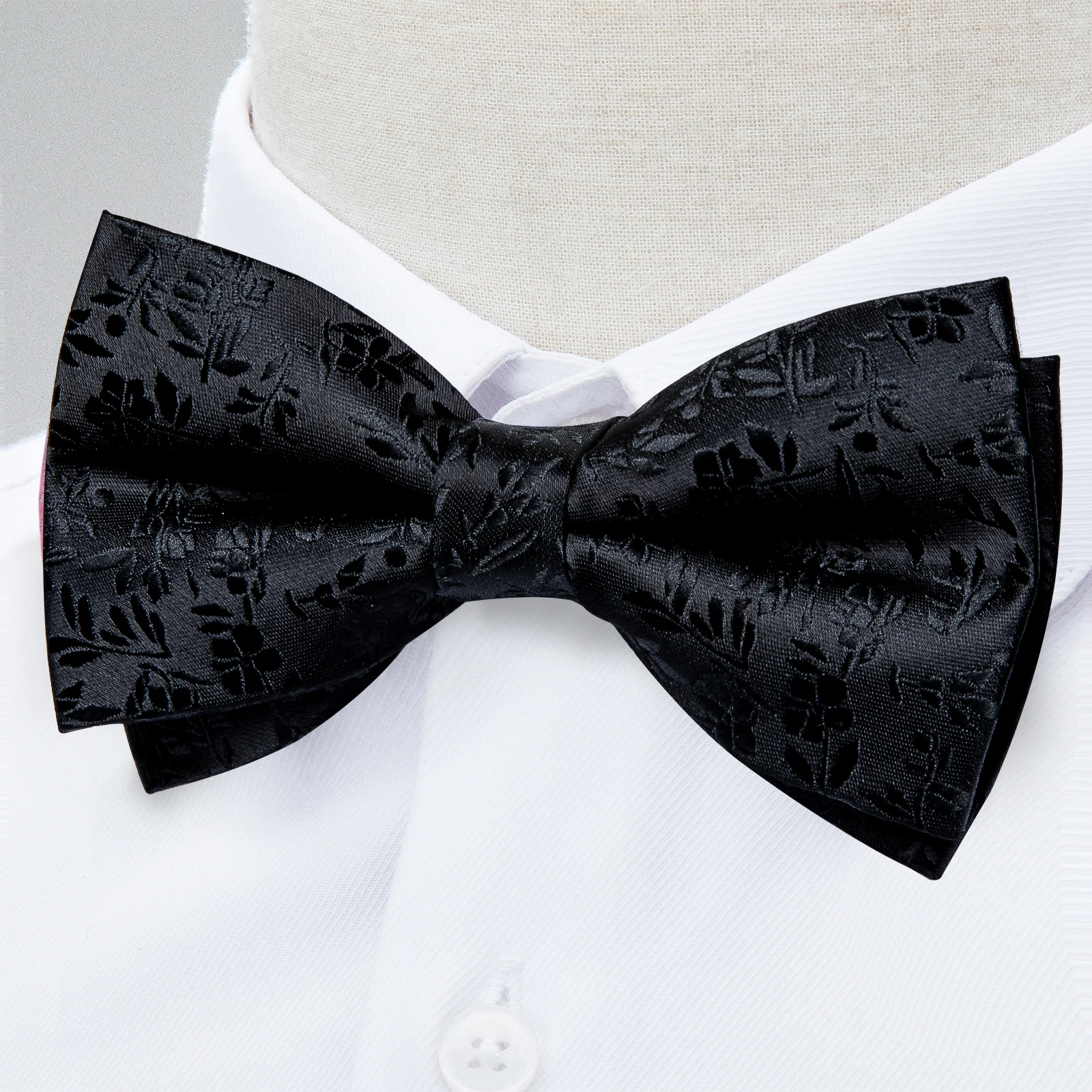 Klassisches schwarzes Herren-Fliege-Set mit Einstecktuch und Manschettenknöpfen – Paisley Gold Vorgebundene Fliege – Detail 12