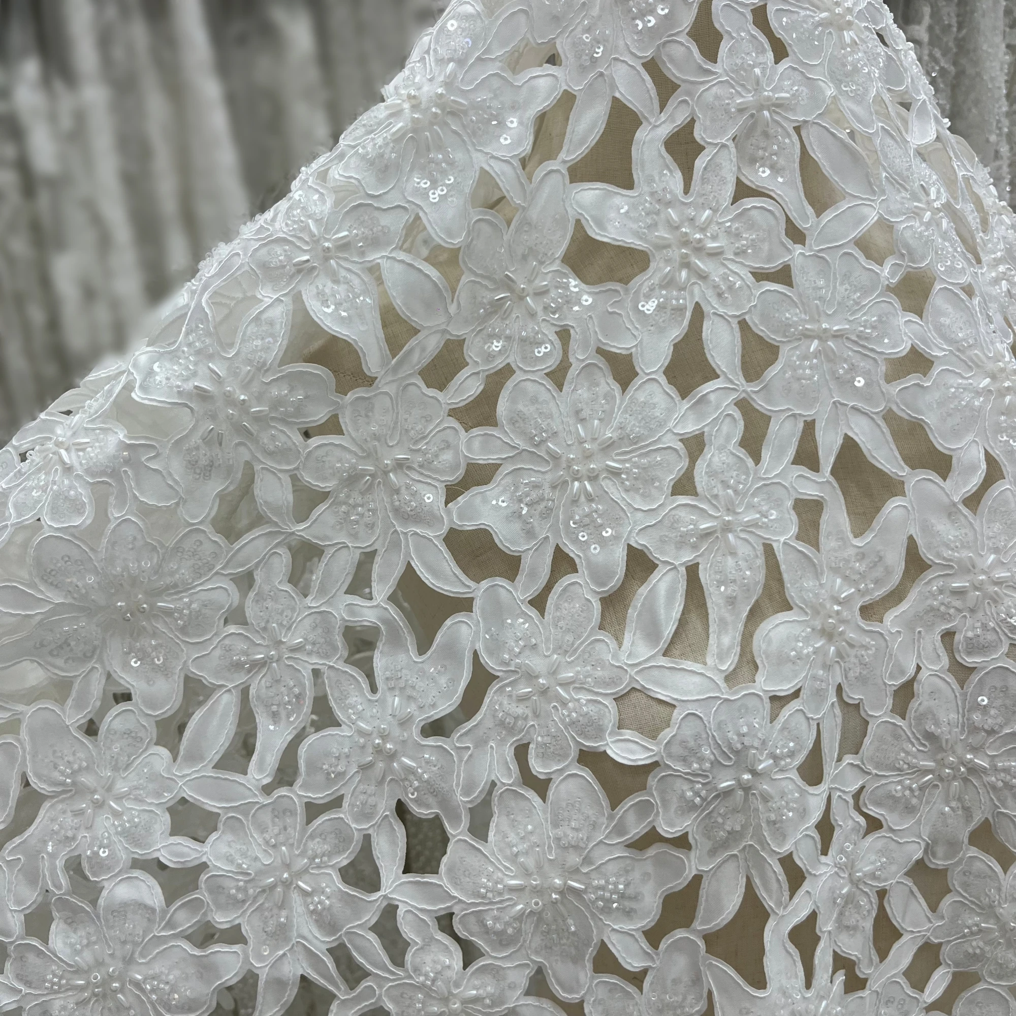 Luxury satin handmade hollow-o - Embroidery Gradient 评论和价格