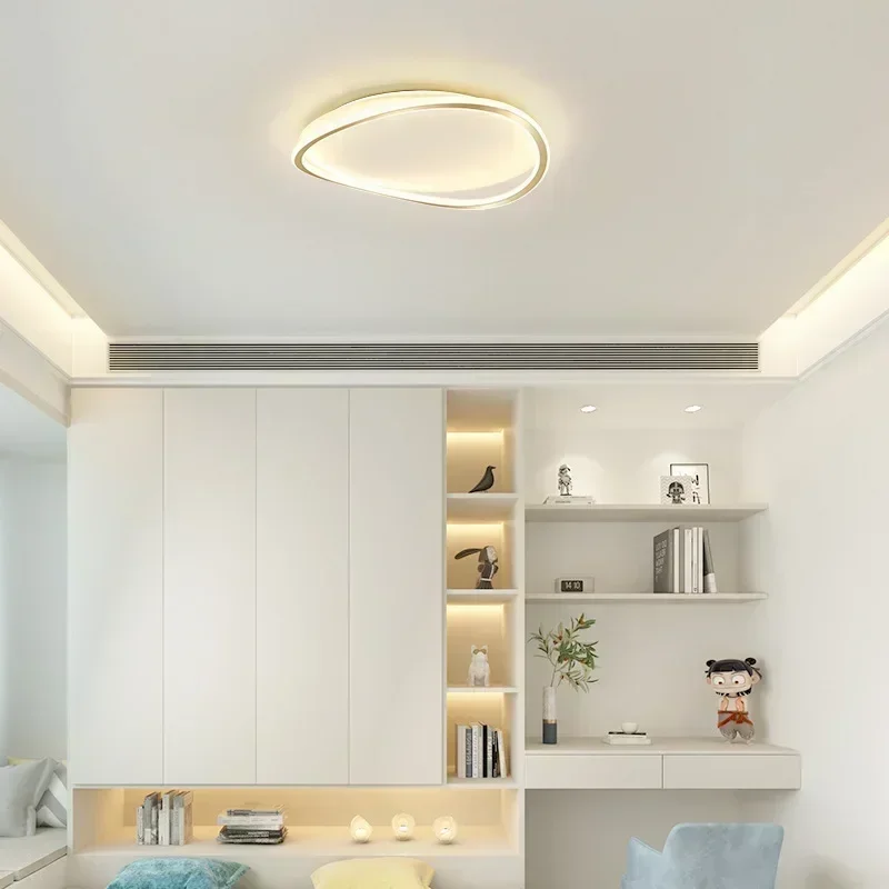 Plafonnier LED au design moderne, luminaire décoratif d'intérieur, idéal pour un salon, une salle à manger, une chambre d'enfant, un bureau ou un hall