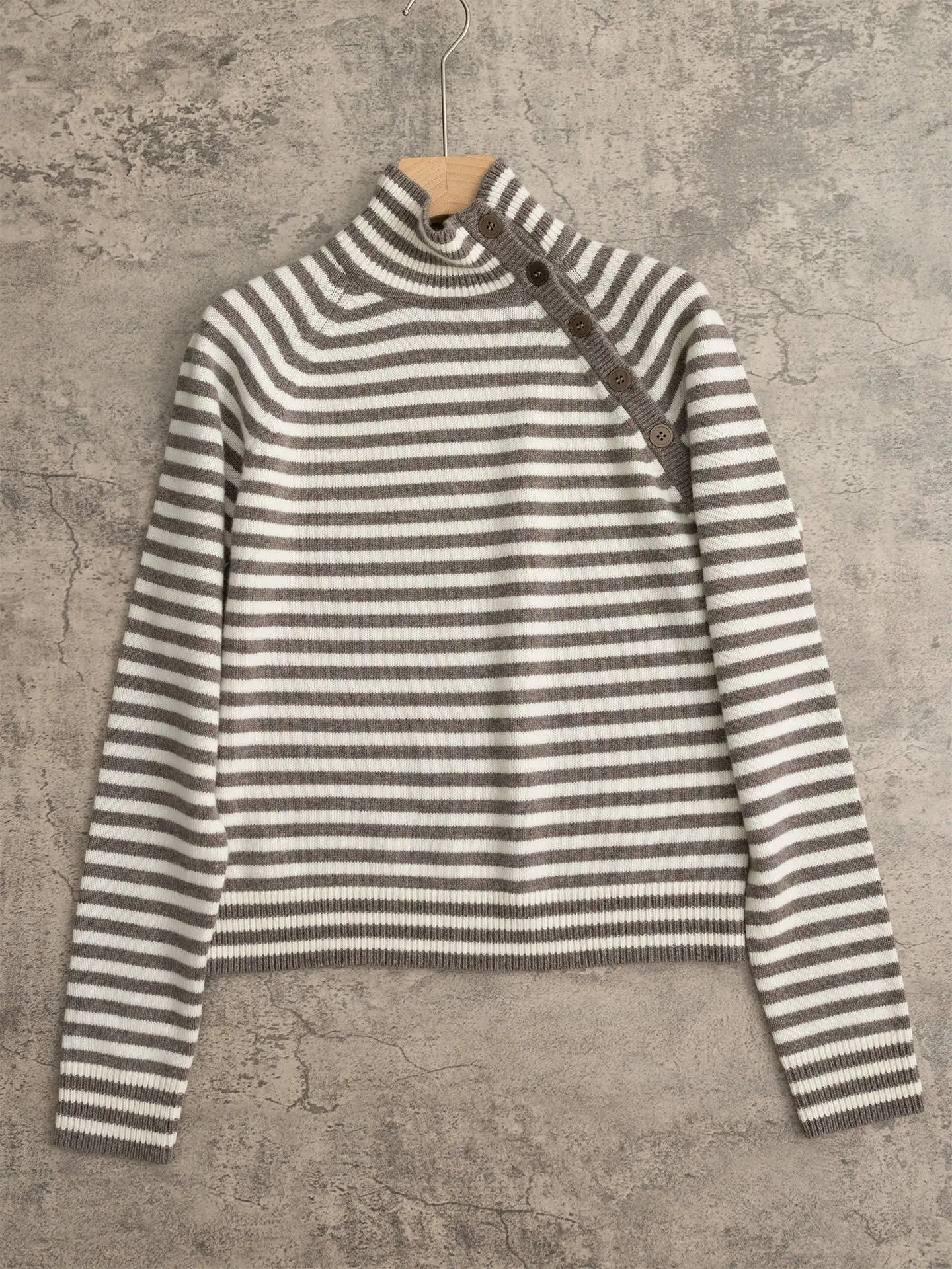 

202 Spring/Summer Commuter High-Quality Fashion Striped Button-Down Turtleneck Knit Sweater For Women
