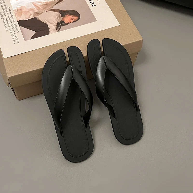 2024 New Flip Flops Women Summer Fashion Slippers Women New Flat  Luxury Sandals Ladies Shoes Zapatos De Mujer