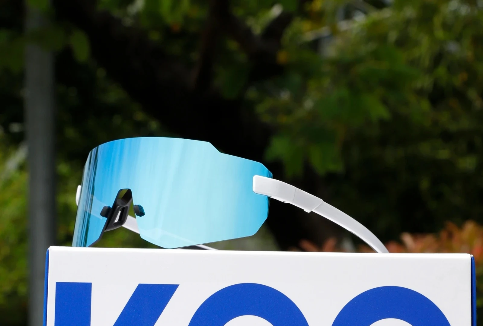 

2025 Designer Style Bicycle Riding Sunglasses Goggles Road Bike Sports Marathon Running Frameless Color Change Anti-fog