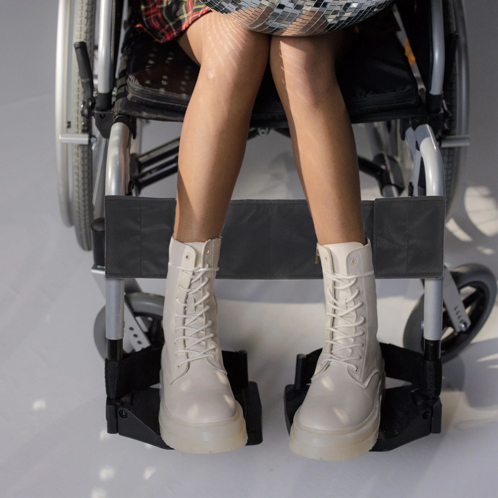 

Ремень для ног для инвалидной коляски, 45 см, ткань Оксфорд, подставка для ног, ремни для поддержки икр, аксессуары для домашней больницы, прочный, практичный, защитный