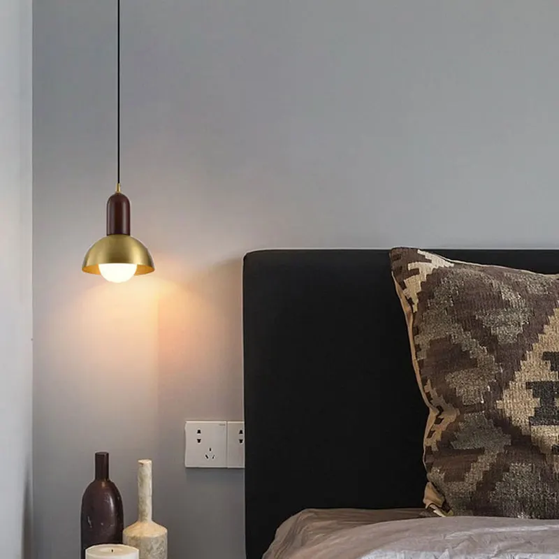 Lampada a sospensione dorata postmoderna di lusso nordica leggera semplice lampada da comodino camera da letto a testa singola ristorante Bar lampada a sospensione a Led