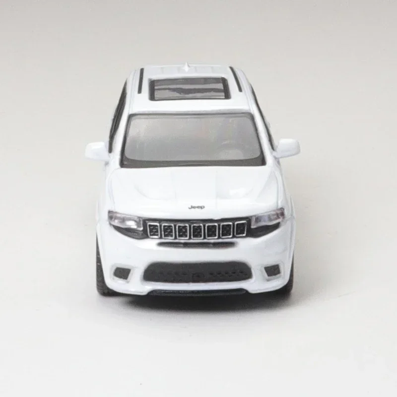 JKM 1/64 Jeep Grand Cherokee Trackhawk 2019 Alloy Car Diecast Model Shock Absorption Model Toy Car Friends Gifts