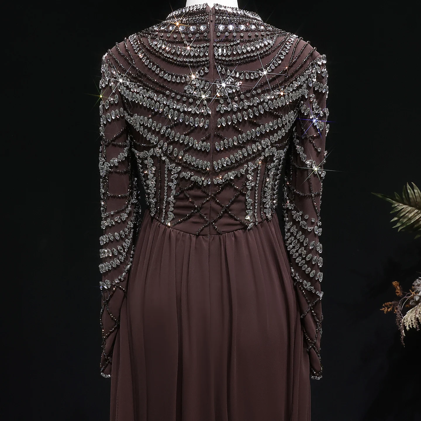 Sharon Said Luxuriöses Abendkleid aus schwerem Kristallbraunem Chiffon mit langen Ärmeln und geraffter Taille, Partykleid für Damen SS402, maßgeschneidert – Detail 11