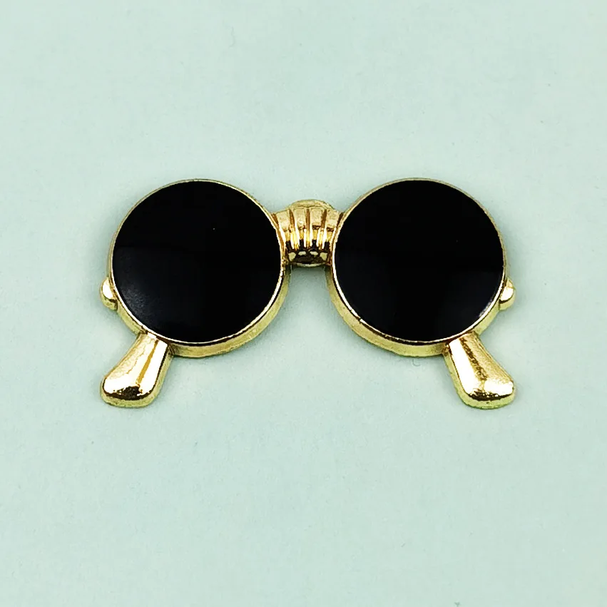 Cross-border alloy sunglasses brooch, unique jewelry accessory, fashion pin, men’s clothing decoration, badge, collar pin.