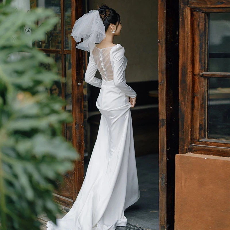 Vestido de novia ligero de satén de manga larga de estilo francés, vestido blanco minimalista de invierno con cola de pez, velo de novia de bienvenida