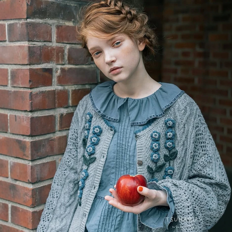 اليابانية الحلو اليدوية 3D زهرة الحلو الجوف خارج قصيرة سترة متماسكة ربيع الخريف المرأة الجديدة اليومية الأساسية سترة متماسكة عادية