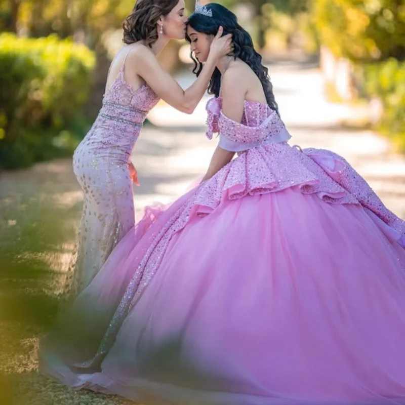 Рисунок 3 - Блестящие розовые платья Quinceanera