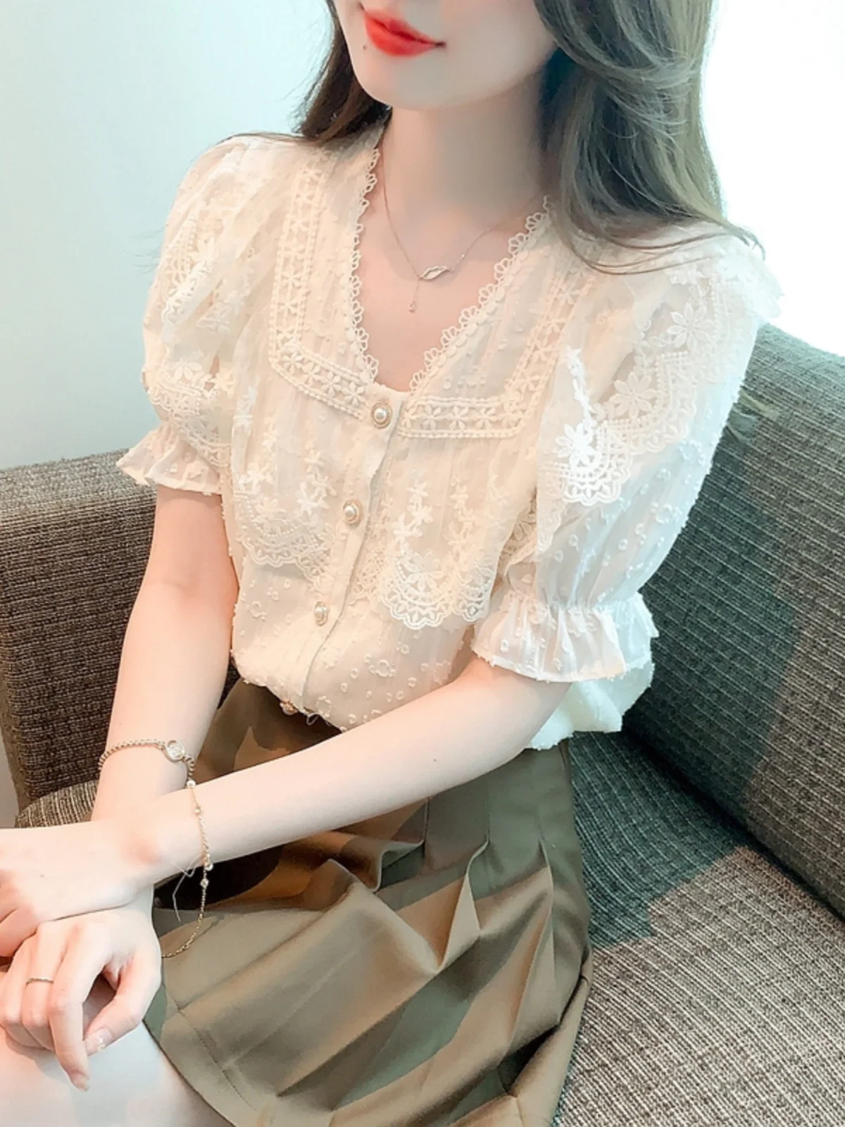 

Faionable V-Ne Lace irt Women's Summer New Sle Pleated ort Sve Chiffon Slimming Trendy Top Korean Sle Blouse