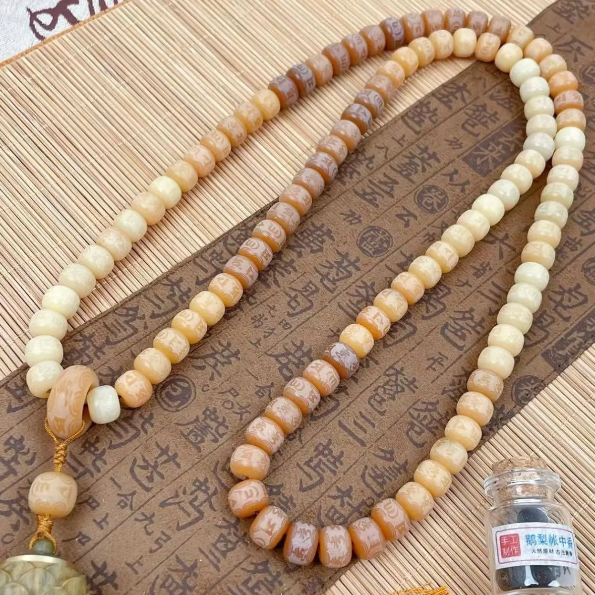 

Six-Character Mantra Carving Brown Color Gradient Weathered Bodhi Bucket Hand String Rosary Beads Bracelets Hanging Neck