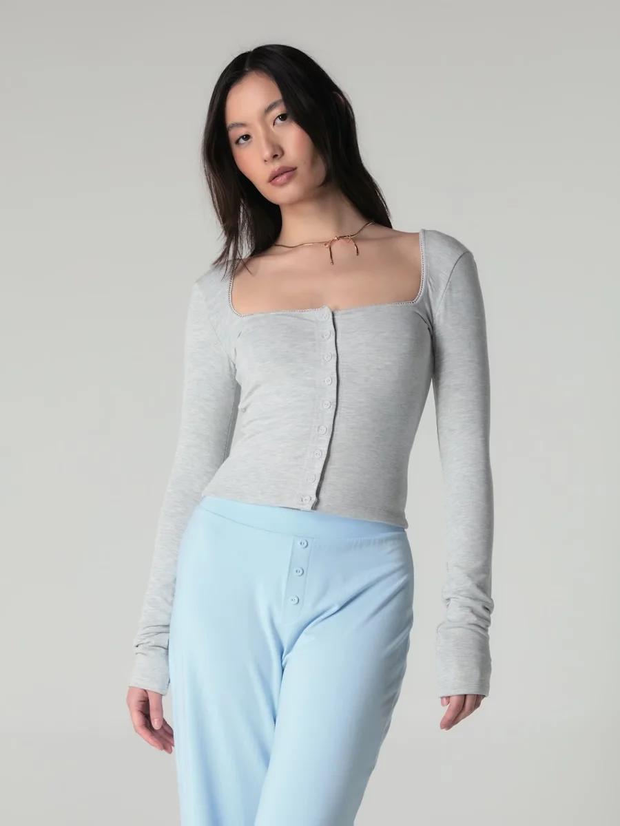 كارديجان محبوك بأكمام قصيرة مثير بلون واحد وياقة مربعة بتصميم أزرار وقميص طويل بأكمام ضيقة للشابات