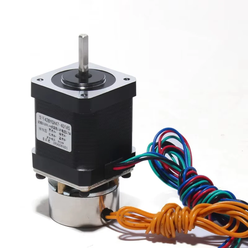 0.55N.M/0.7N。 M Nema 17 ステッピングモーター ブレーキ付き パワーオフ セルフロック トルクモーター 2 相 4/6 線式 1.8 °   ステップ角度