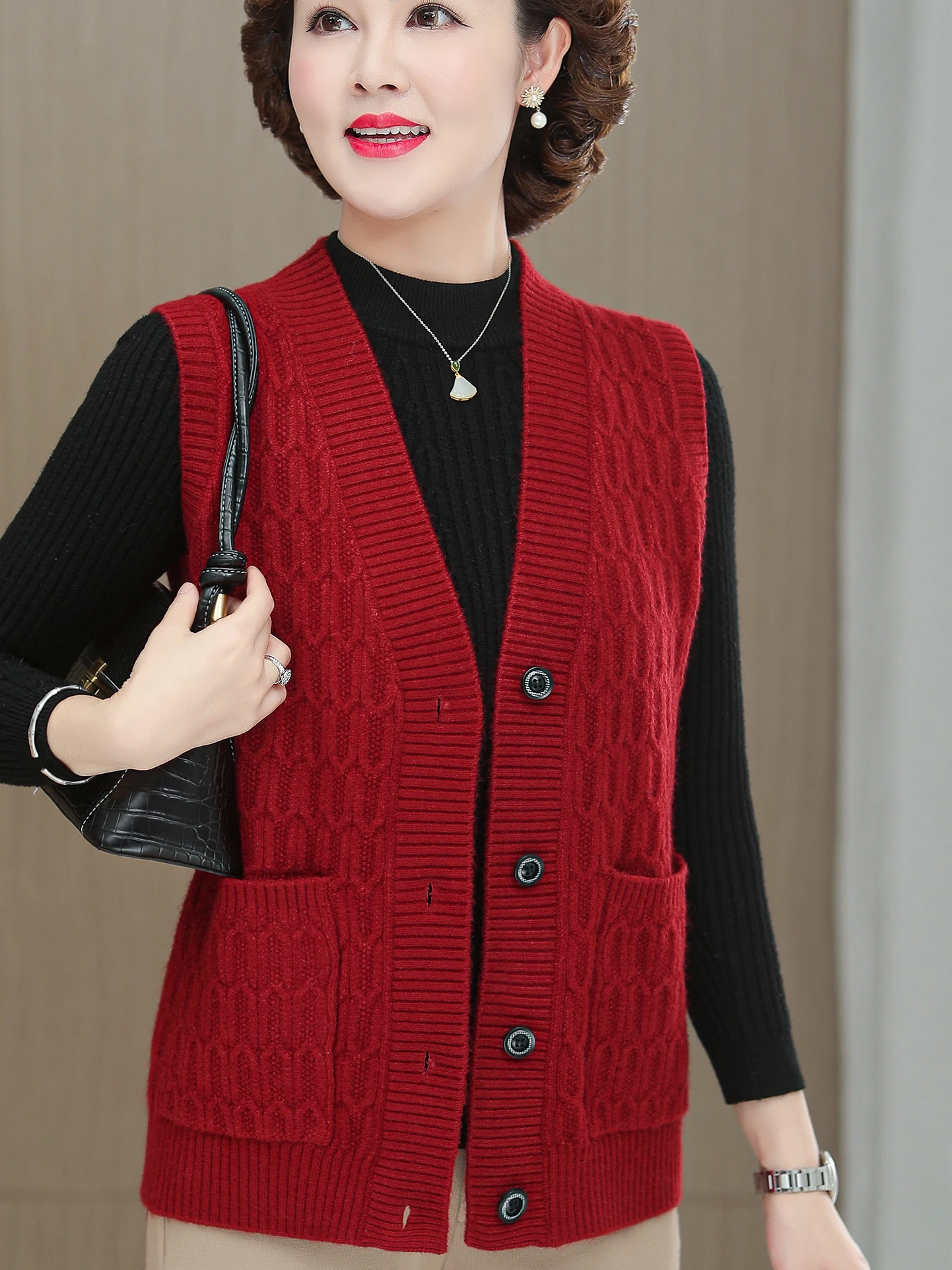 

Fashionable Knitted Wool V-Neck Vest Women's Outerwear Spring Autumn Mom Clothes Stylish Elderly Women's Sweater Jacket