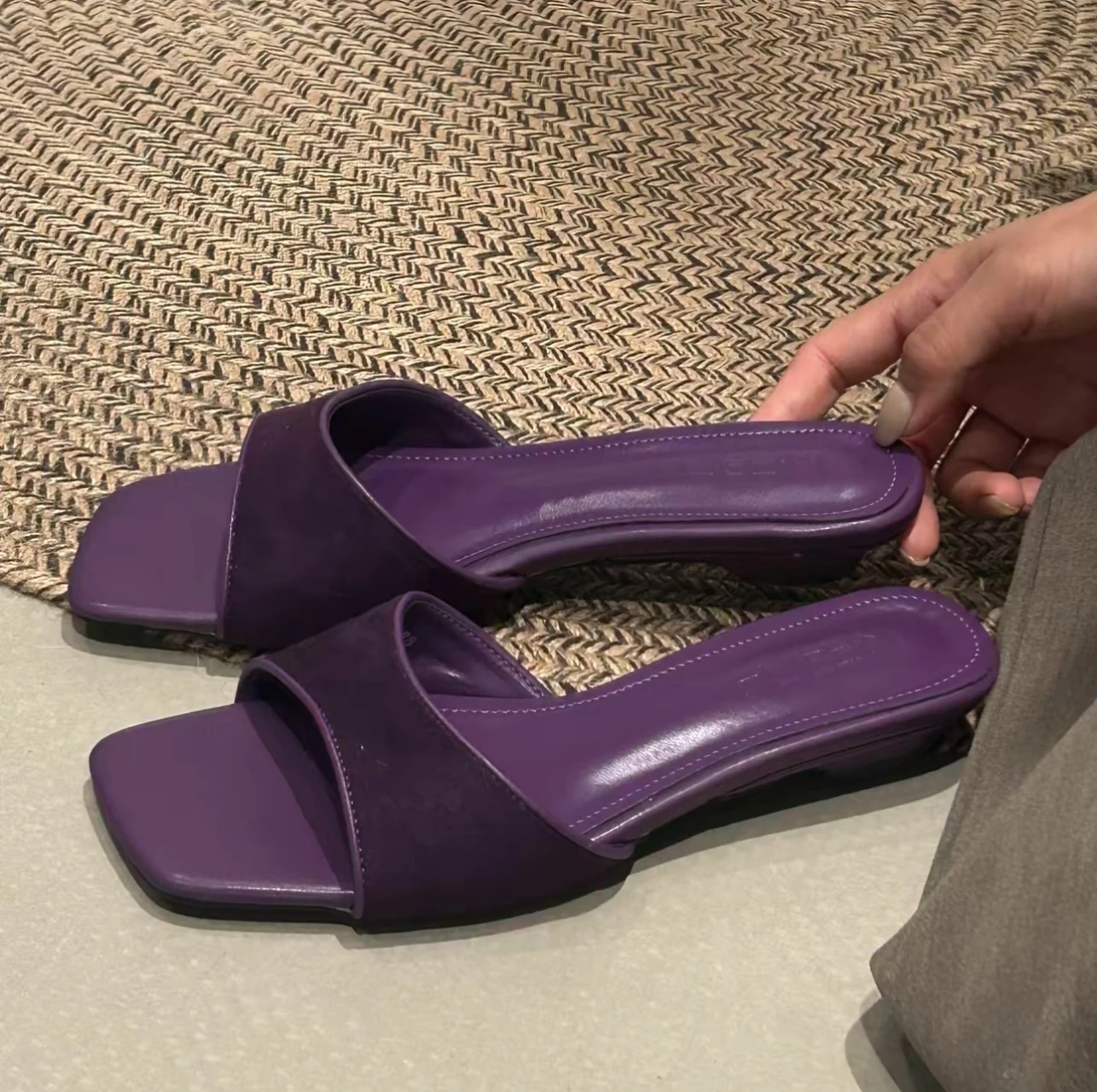 French-style Square-toe Flat Summer Slides for Women 2026 New Model, Can Be Worn with Skirts, Beach Open-toe One-strap Sandals