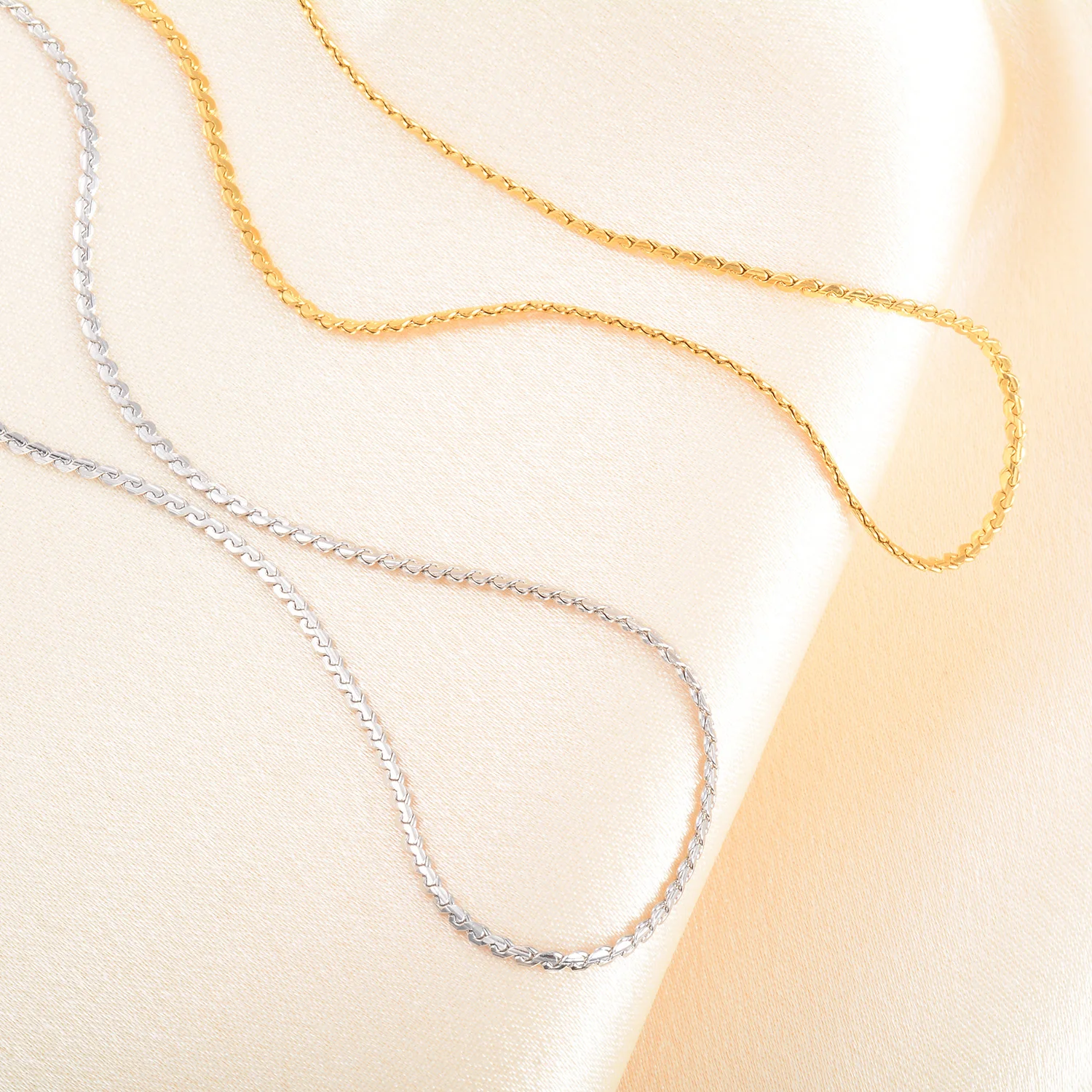 Yadreva S-förmige Halskette, Dünne Edelstahlkette, Schlüsselbein-Schmuckzubehör, Einfache Gliederkette in Gold-/Silberfarbe – Detail 5