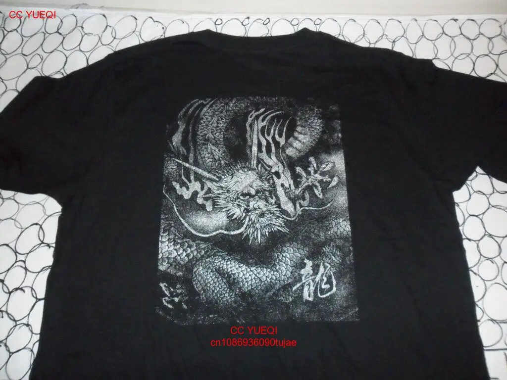 Футболка NWOT Dragon среднего размера
