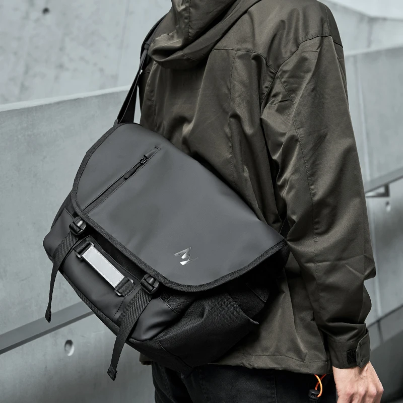 Men Messenger Bag Designer Luxury Bag Waterproof Crossbody Bag Outdoor Cycling Crossbody Bag Fashion Travel Sling Shoulder Bag