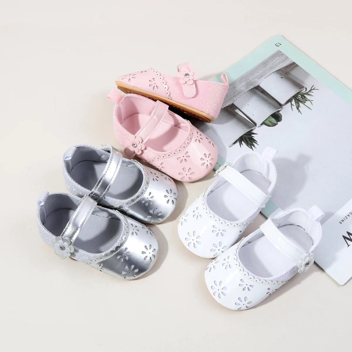 

Spring And Autumn Hollow Floral Rubber Sole Baby Shoes Indoor Pre-Walkers New Lace Trim Infant Shoes For 0-1 Year Olds