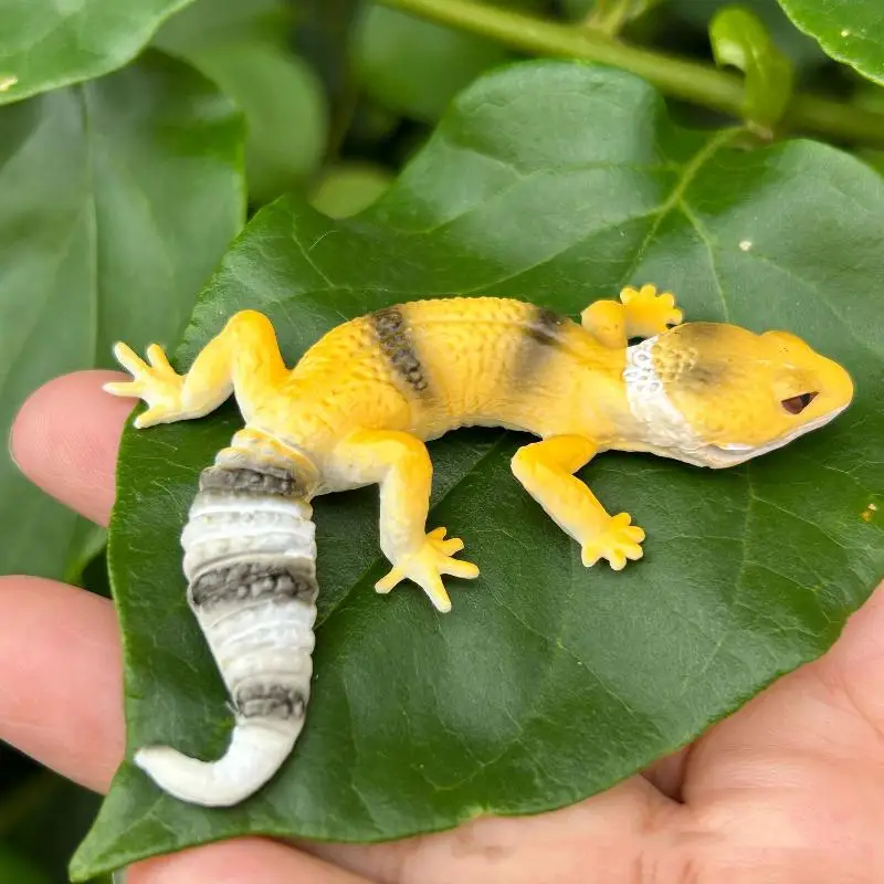 Simulated Fake Gecko Toy Non-Toxic Shatterproof Prank Prop for Kids Themed Birthday Party Favor Decor