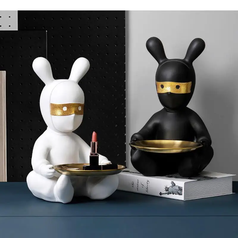 

Статуэтка-органайзер из смолы