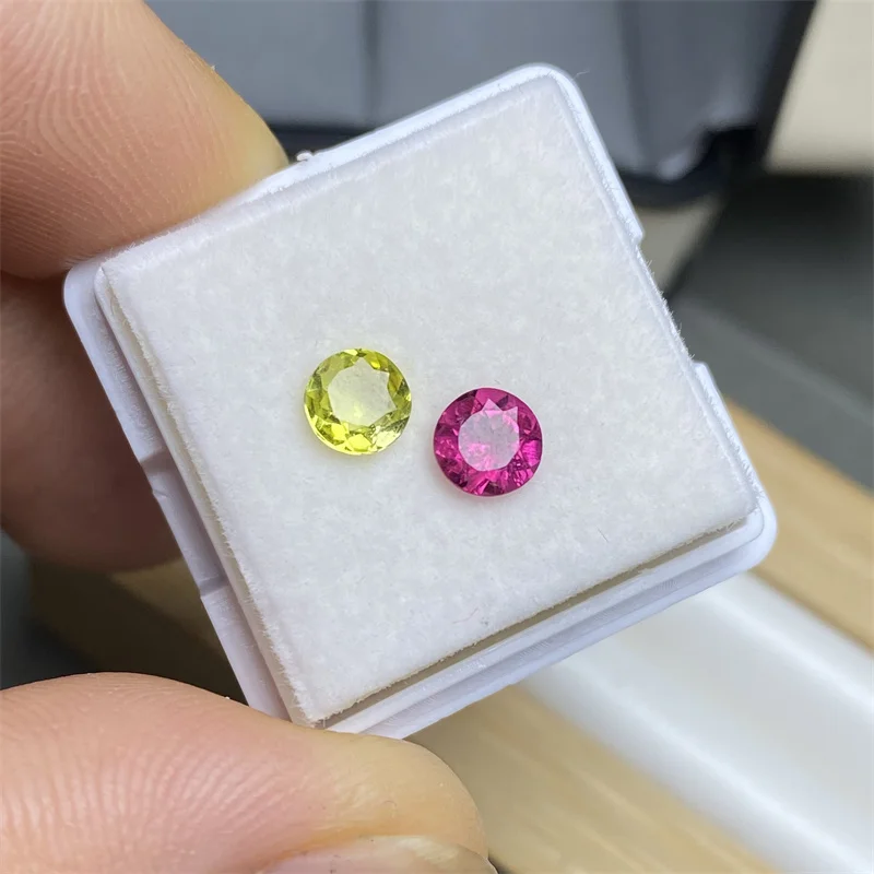 2 ラウンド 5 * 5mm 天然トルマリン原石、宝石重量 1.15 カラット、可愛くて雰囲気のある色