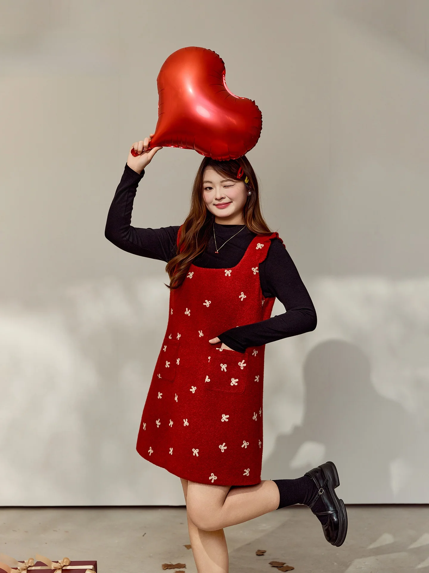 

Красный шерстяной жилет А-силуэта с вышивкой для женщин больших размеров DM00: Весенняя повседневная элегантная офисная одежда