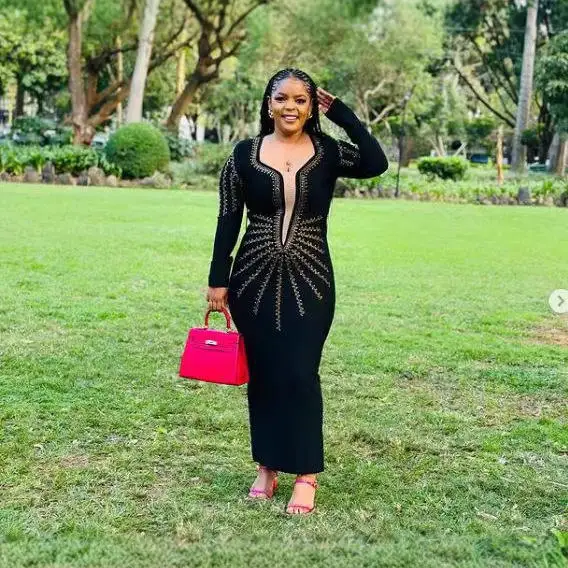 ชุดเดรสยาวทรงเข้ารูปประดับเพชร ดีไซน์เซ็กซี่ แฟชั่นใหม่ล่าสุดสำหรับผู้หญิง เอวสูง ผ้าโพลีเอสเตอร์ ทรงหางปลา