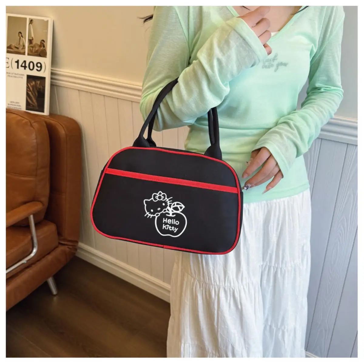 

Hello Kitty Ladies' Handbag Cartoon Large-Capacity Commuting Bag Portable Travel Makeup Bag Fashionable Mommy Bag Christmas Gift