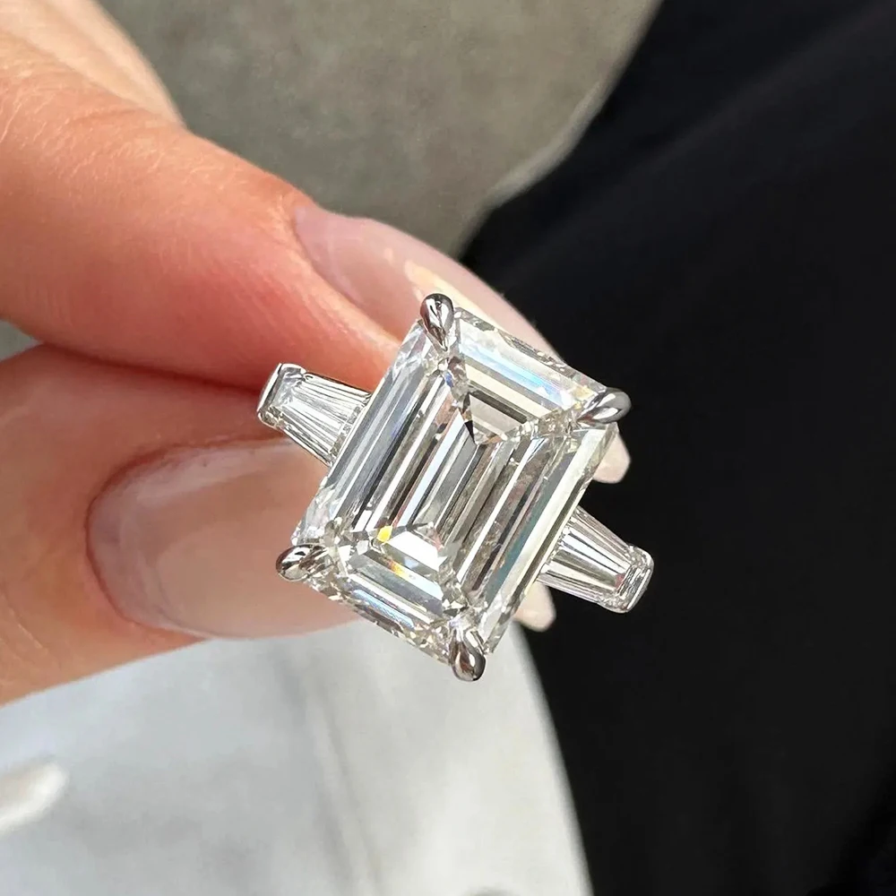 BXINY 4.5Carat Emerald Cut All Moissanite Ring 925 Sterling Silver Tapered Baguette Side Stone for Women Engagement Band Jewelry